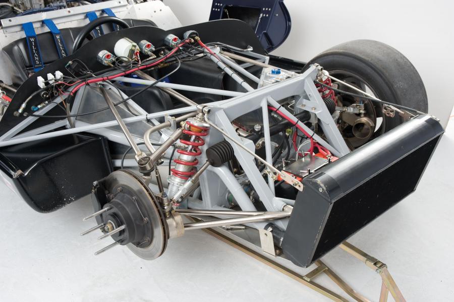 Моторный отсек McLaren M1B 1965 года  (фото 20 из 34)